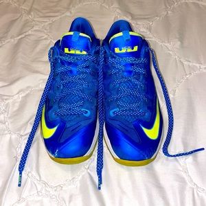Nike Boys Air Max Lebron XI Low GS Basketball Shoe